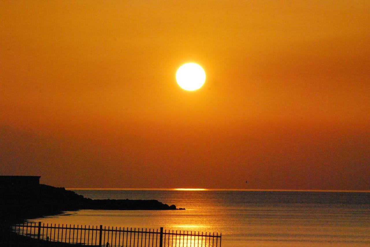 Tramonto Sul Mare - Sea Suite Savona Eksteriør bilde