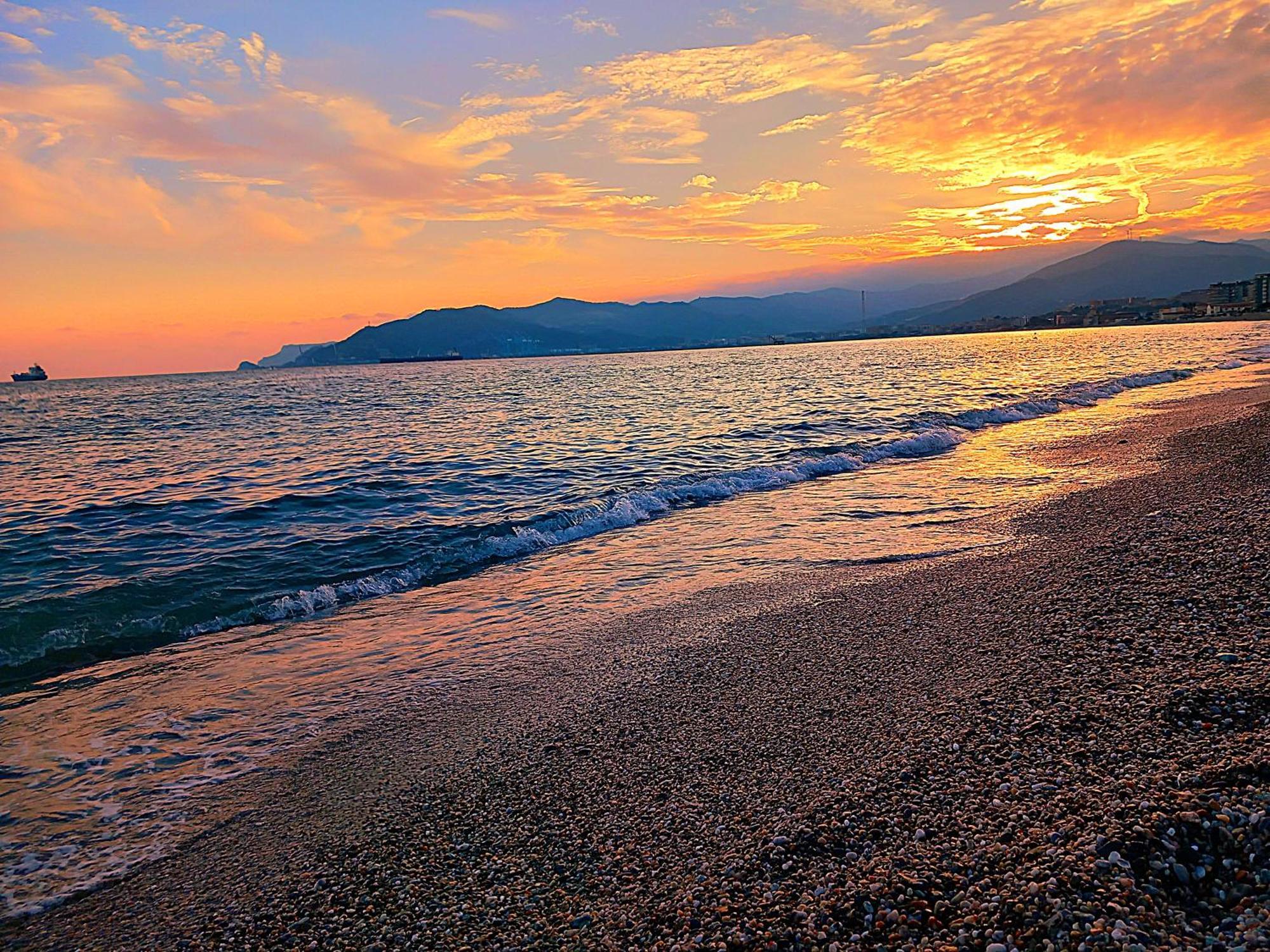 Tramonto Sul Mare - Sea Suite Savona Eksteriør bilde