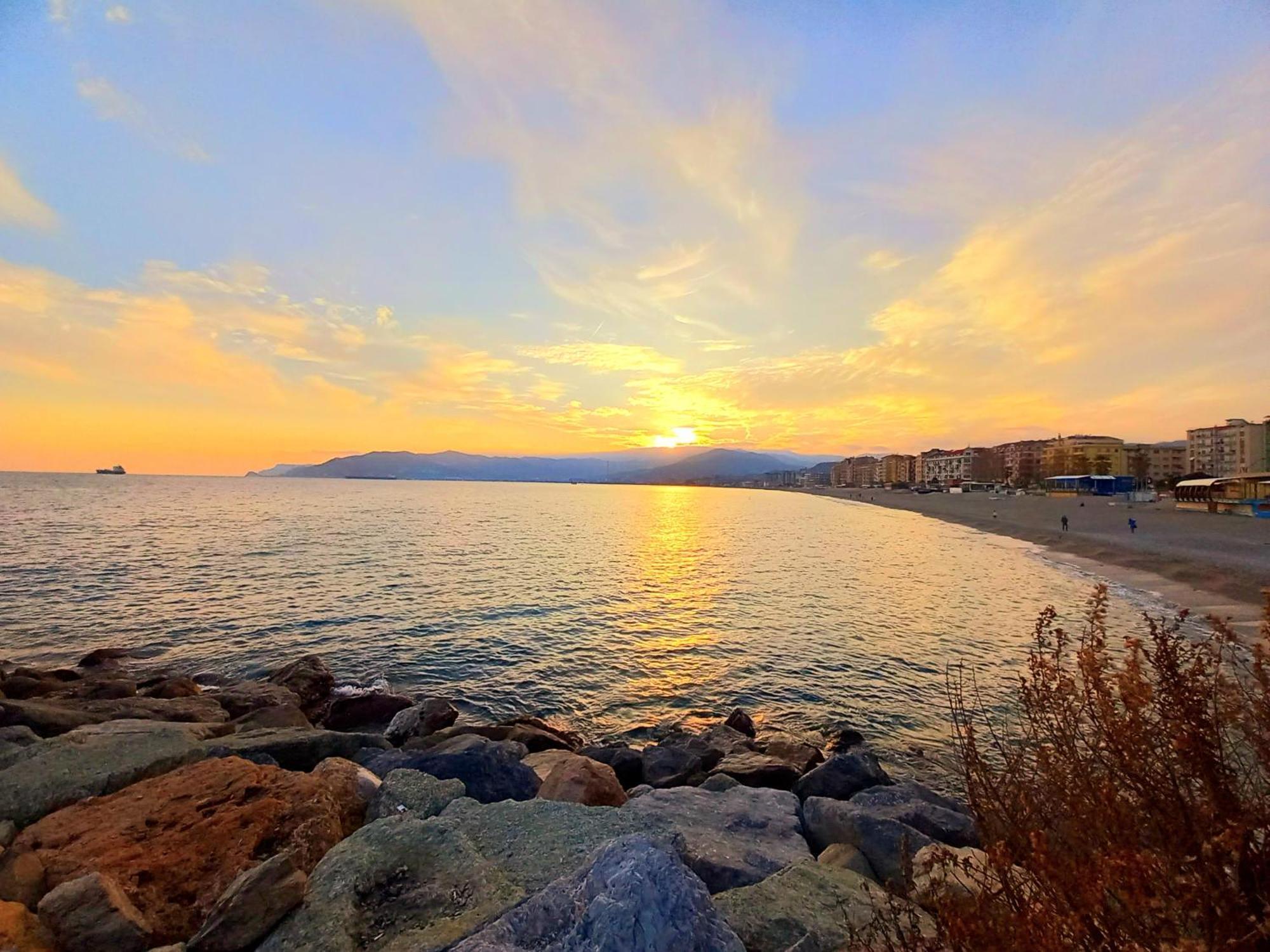 Tramonto Sul Mare - Sea Suite Savona Eksteriør bilde